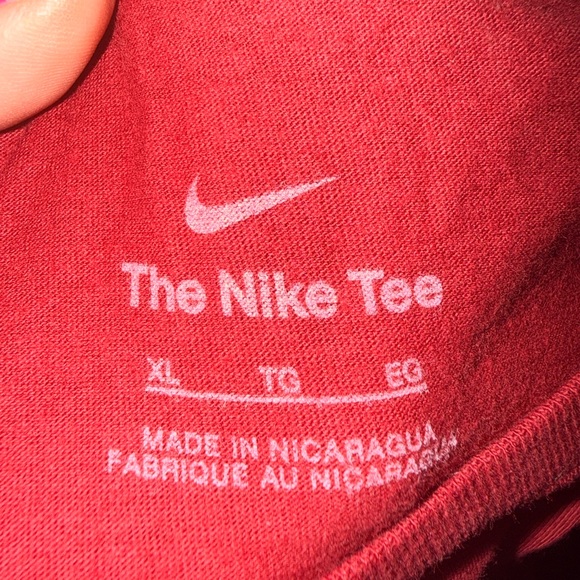 The Nike Tee, Women’s XL Officially Licensed Product, Univ. of Alabama (maroon) - Picture 3 of 5